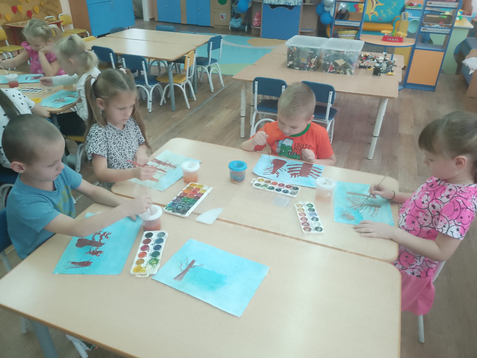 Деревья поздней осенью.