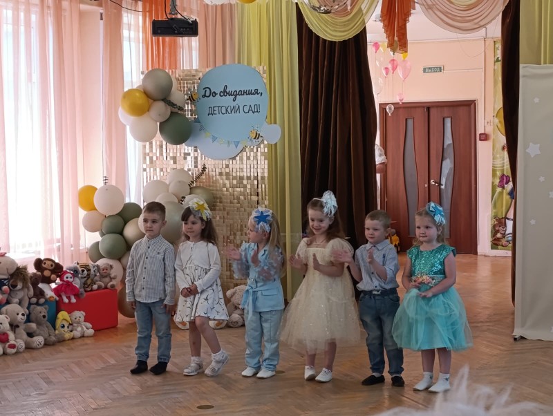 Поздравление выпускников.