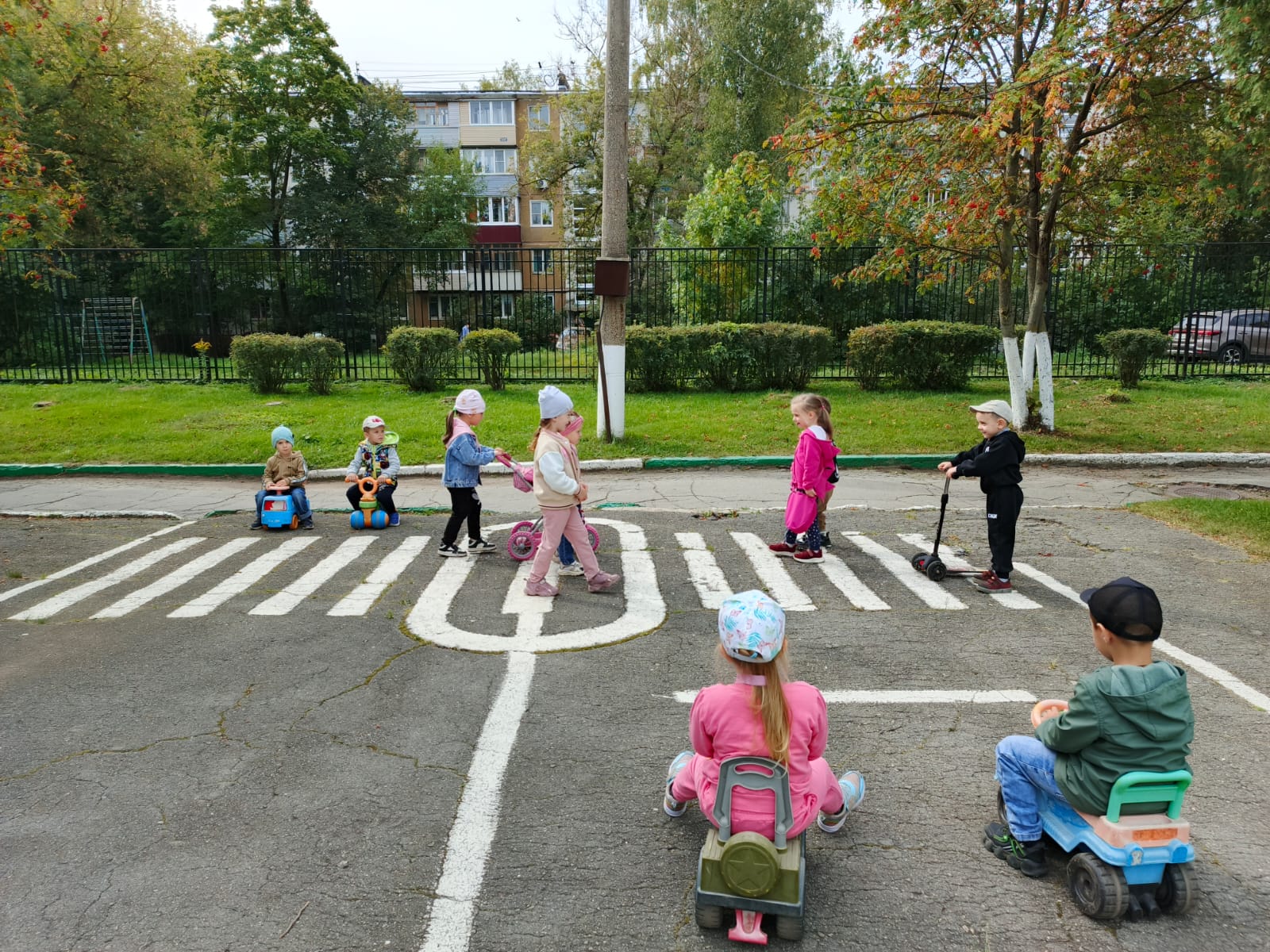 Мы - пешеходы.