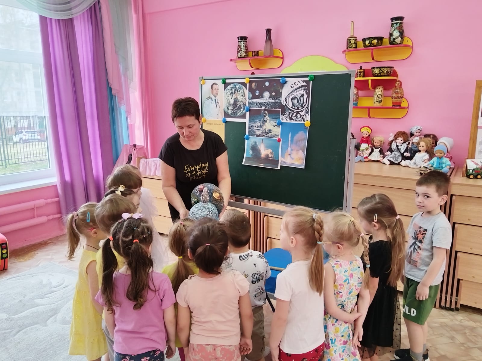 День космонавтики.