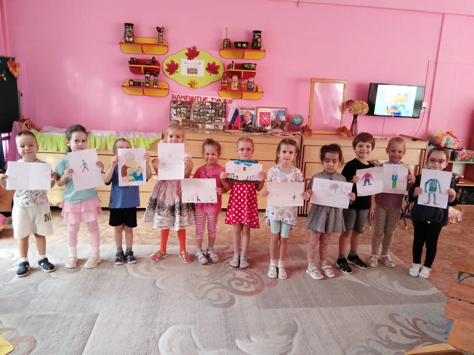 Выставка рисунков.