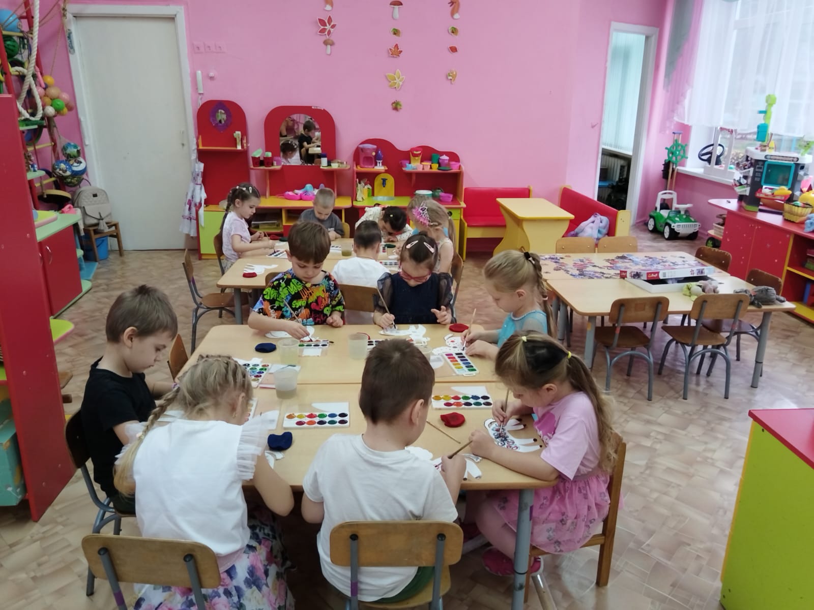 Знакомство с дымковской игрушкой.