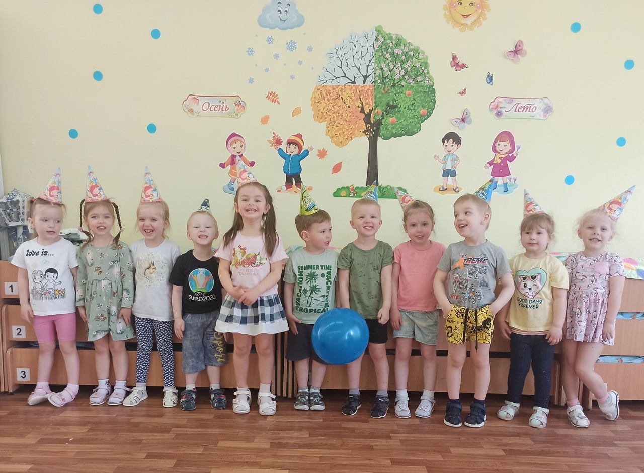 С Днем рождения Диму поздравляем.