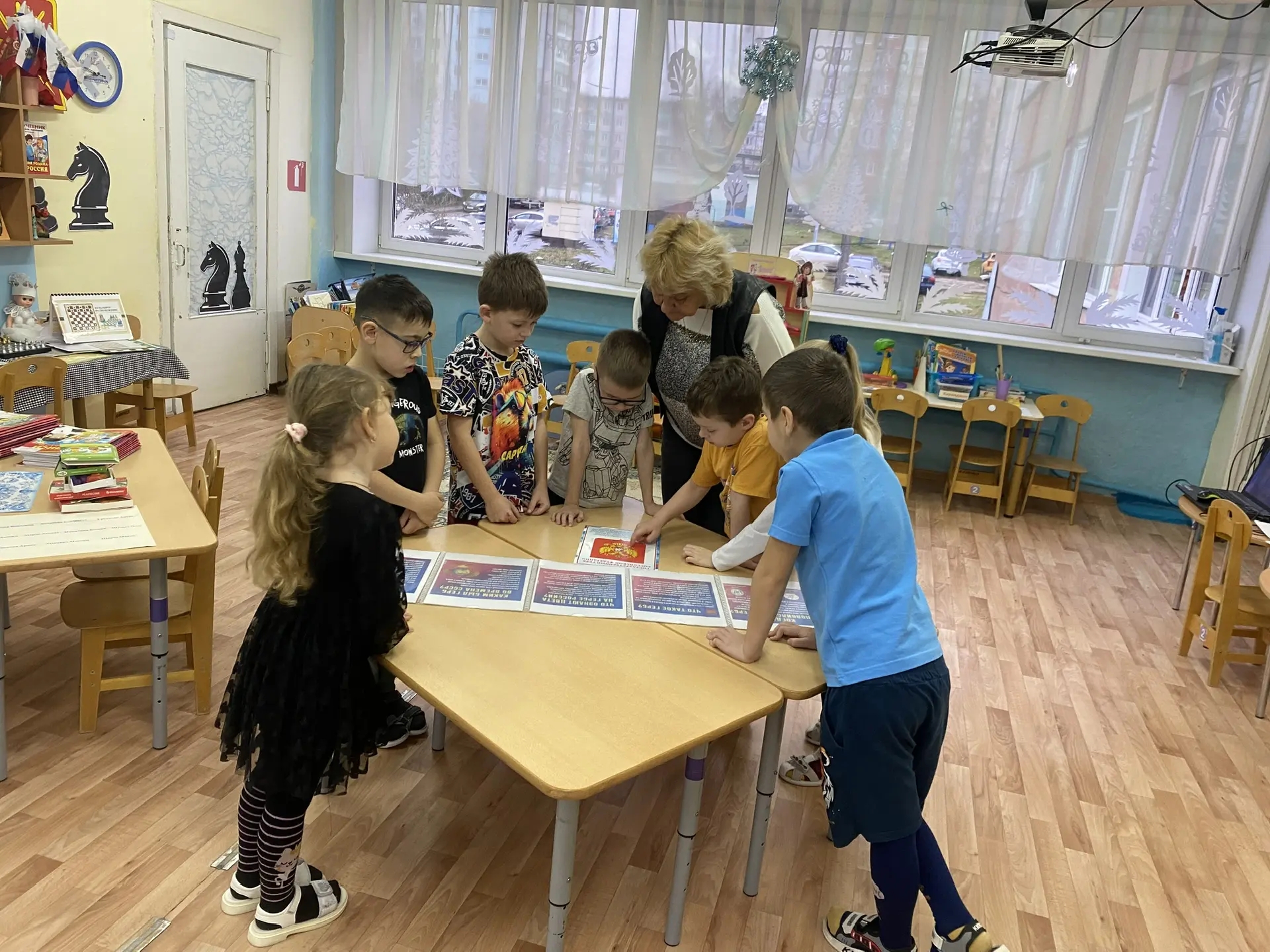 Тематическое воспитательное мероприятие «Один герб – одна Россия!» (в рамках праздника «День государственного герба в РФ»).