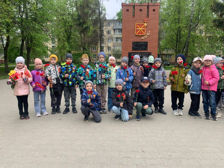 Возложение цветов.