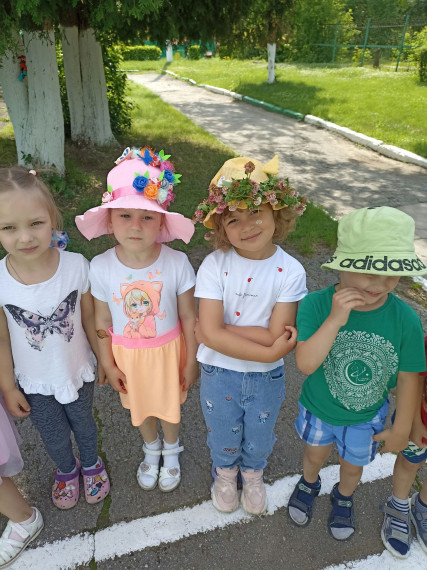 Праздник летних шляп и панамок.