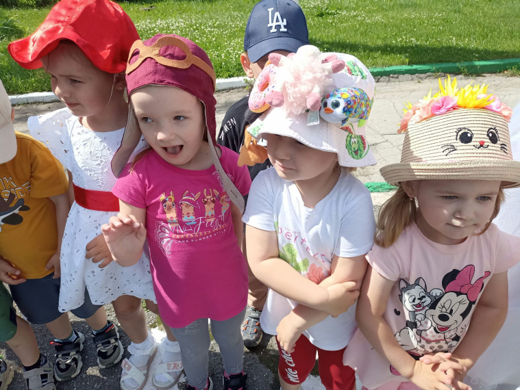 Праздник летних шляп и панамок.