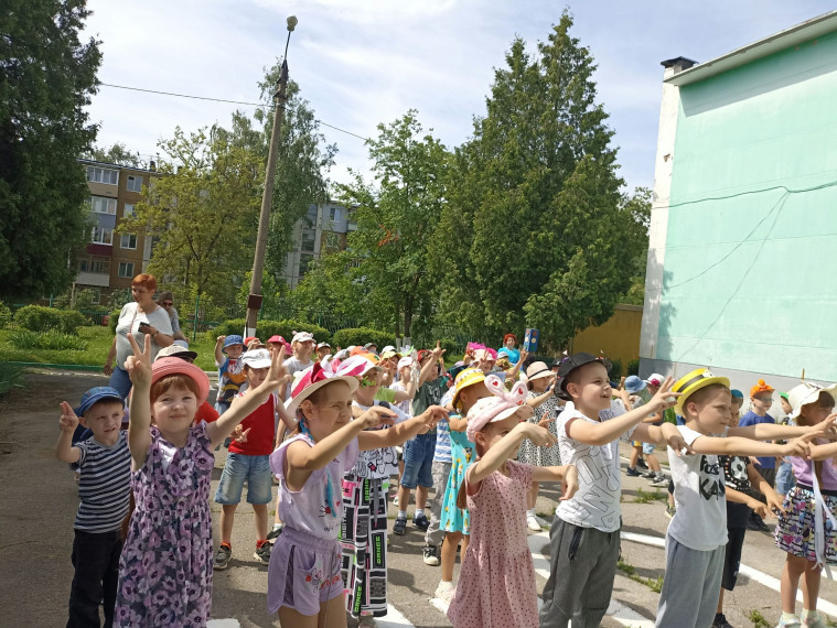 Праздник летних шляп и панамок.