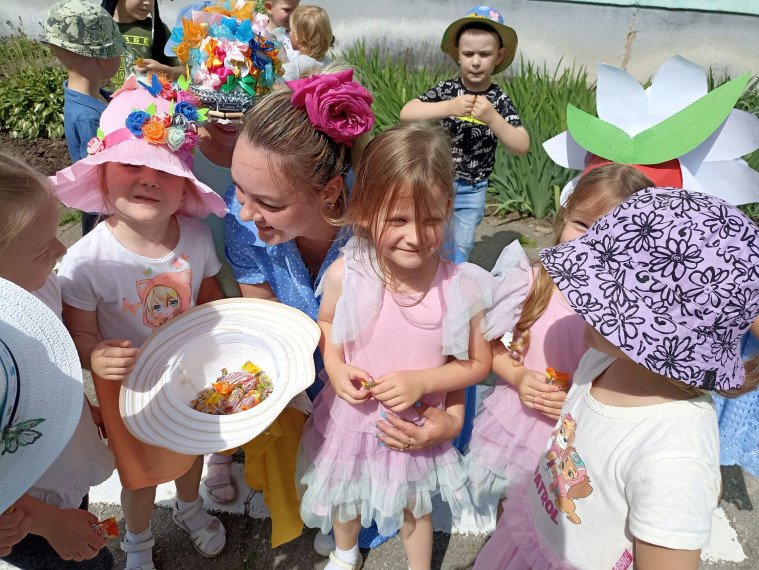 Праздник летних шляп и панамок.